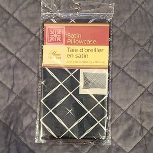 Home Collection satin pillowcase